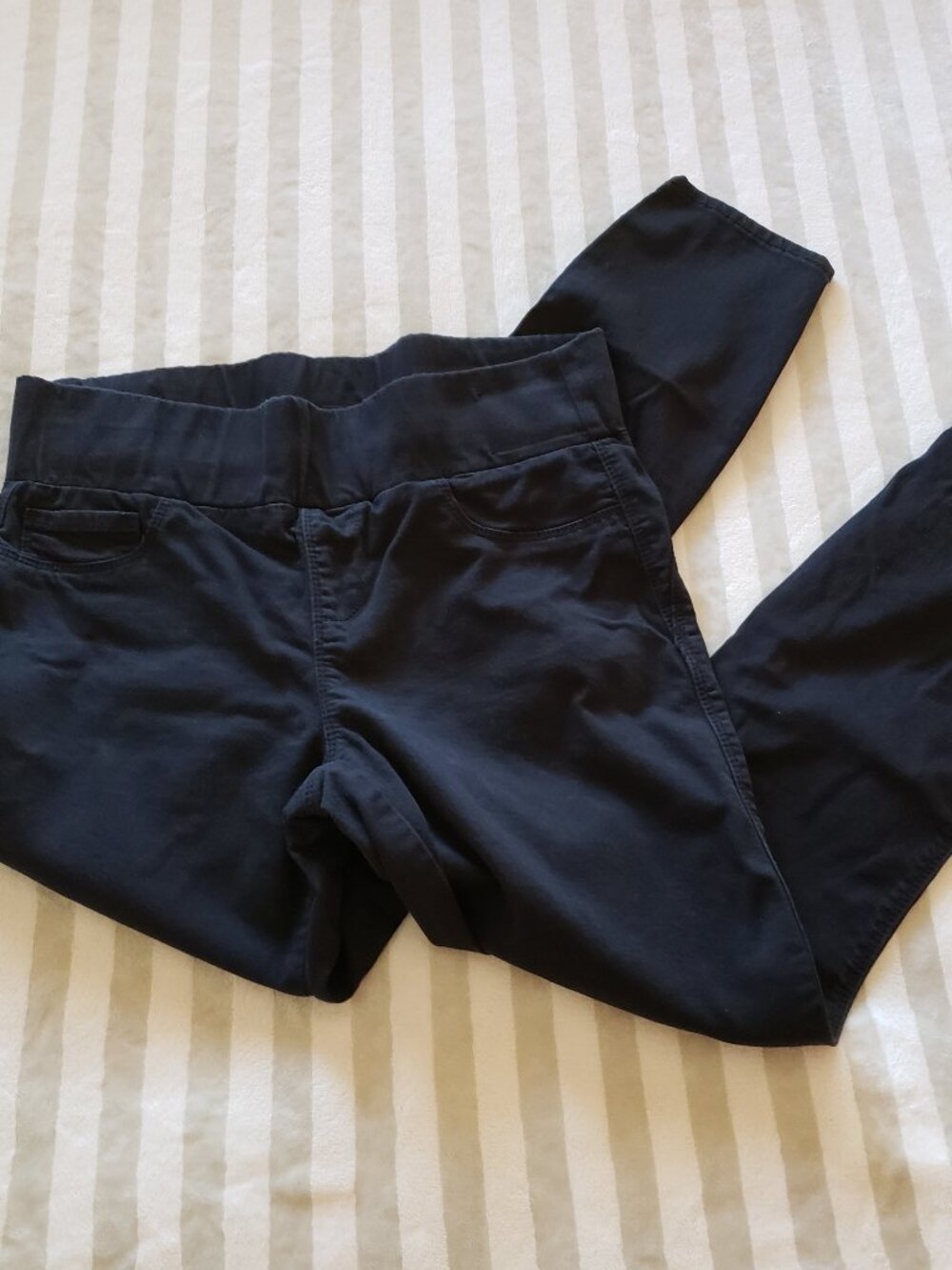 EUC DKNY sculpted legging pull-on jet black (10) bottoms